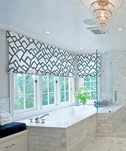 Стильные шторы для ванной комнаты